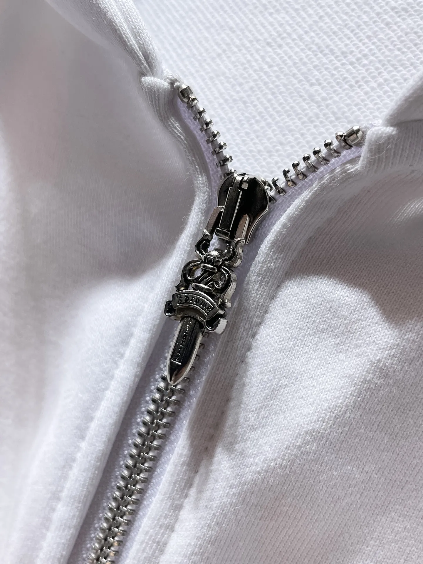 P250 Chrome Hearts Autumn and Winter 2025 Counter Synchronization ❤️ Chrome Sanskrit Cross Foamed Sweatshirt Improved Customized Version 1:1 High-Gram Weight High-Quality Fabric Recommended Color: White Black Size: S, M, L, XL